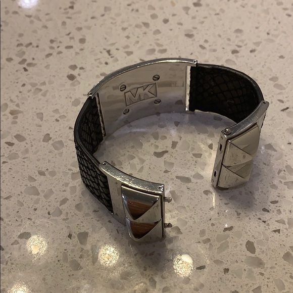 Michael Kors Snake Skin bangle - Picture 5 of 6